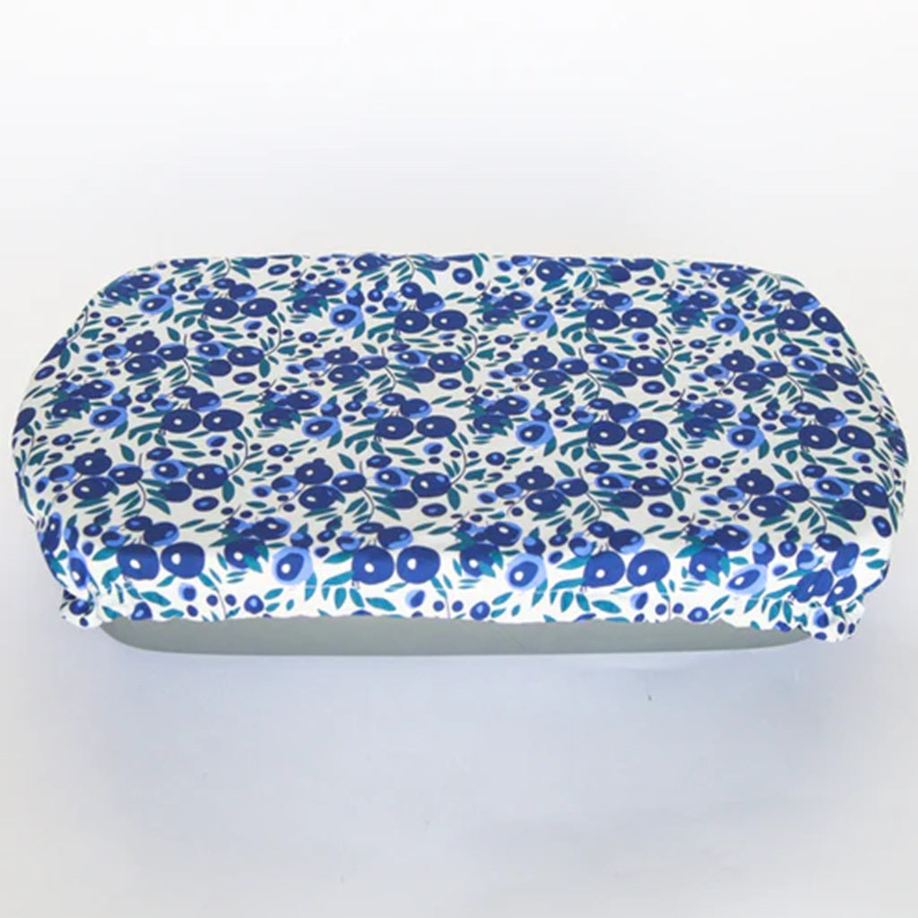 Rectangular fabric-casserole coverer with blue floral pattern on a white background