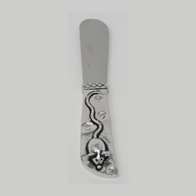 Load image into Gallery viewer, Basic Spirit Canada Cheese Knives Mouse Pate/Cheese Spreader
