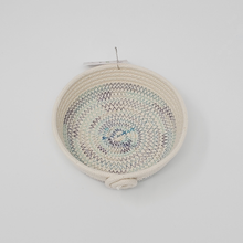 Load image into Gallery viewer, Natural rope bowl with coloured stitch
