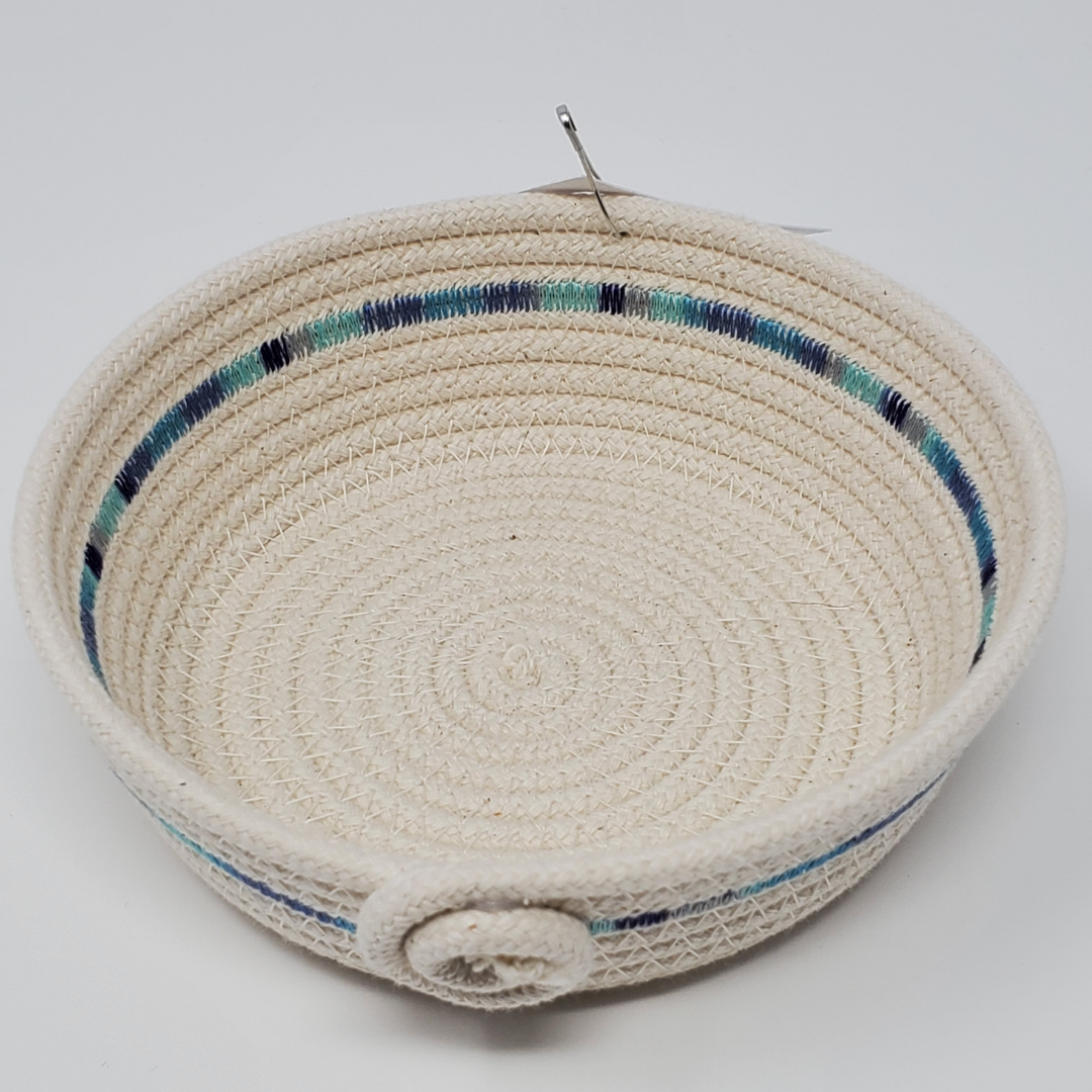 Natural coloured rope bowl with coloured stitch line