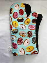 Load image into Gallery viewer, MS Creations Kitchen Doughnuts Oven Mitts
