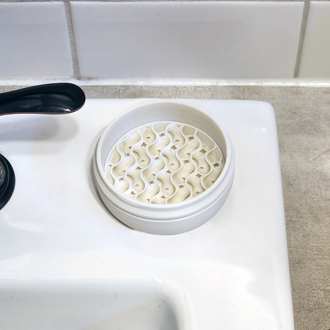 The Rogerie soap container Frost / Round Travel Soap Case