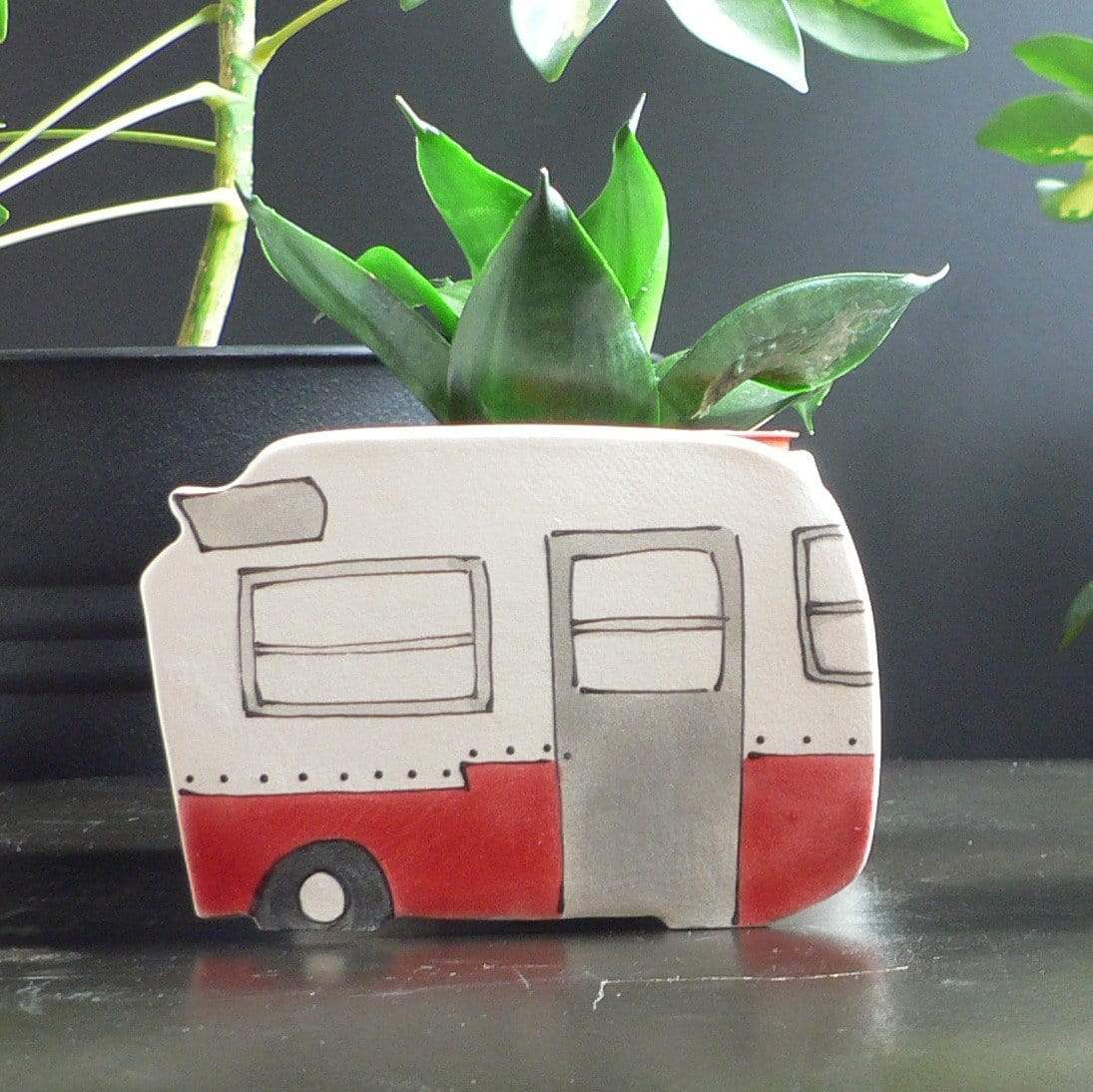 Julie Richard Accessory large / red Shasta Camper