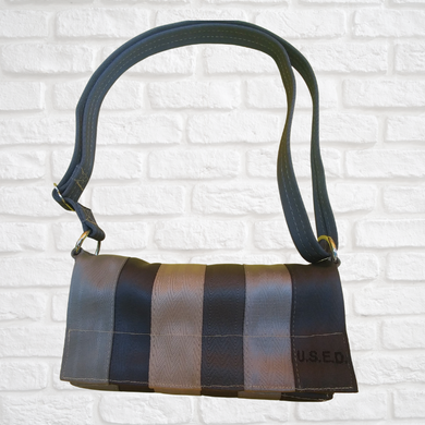 purse made with seatbelts