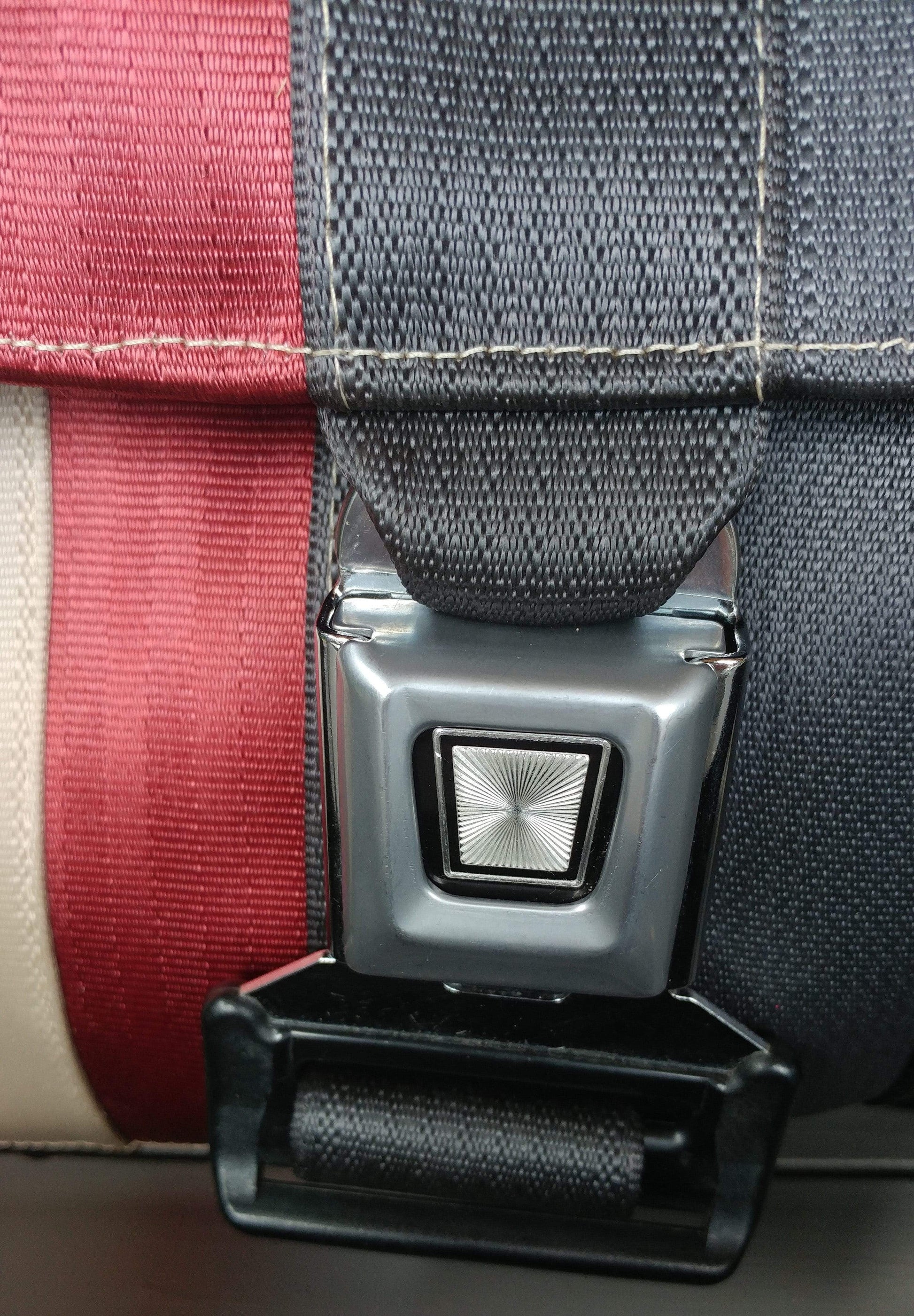 up close look at the car buckle